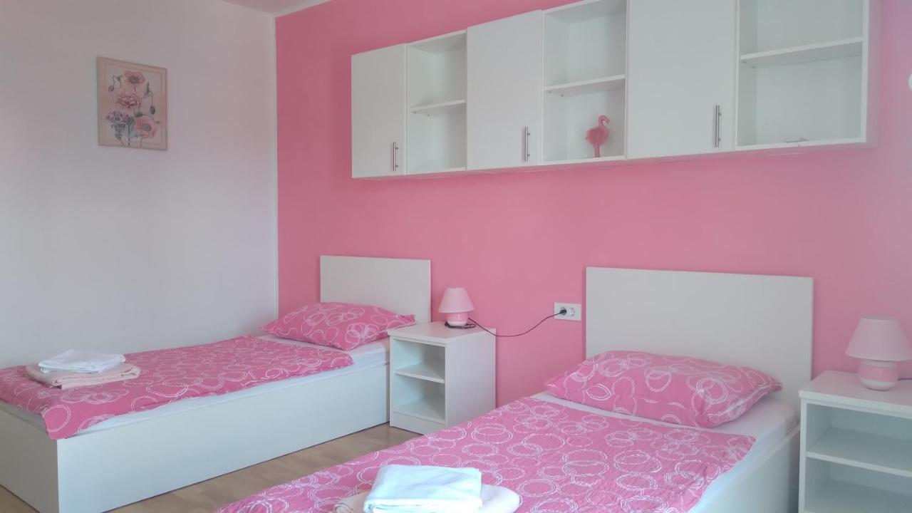 Apartmani "Lorenzo" Novalja Exterior photo