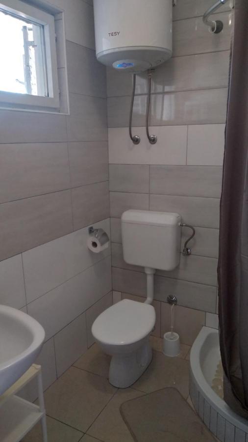 Apartmani "Lorenzo" Novalja Exterior photo