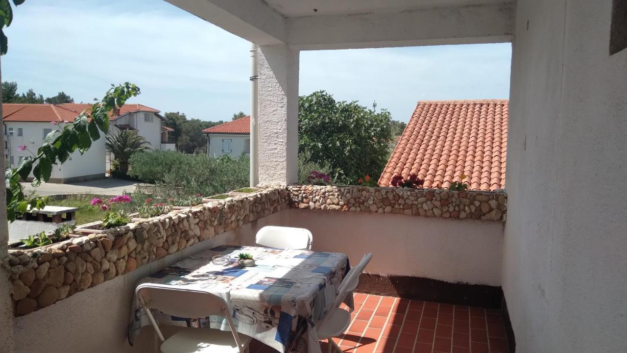 Apartmani "Lorenzo" Novalja Exterior photo