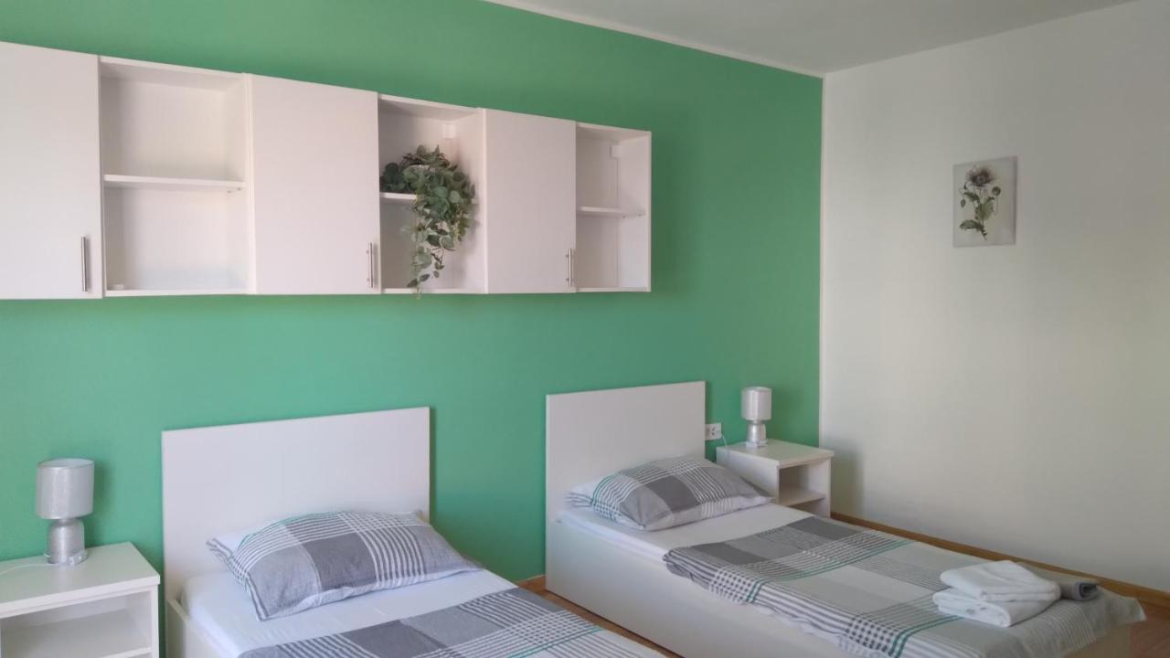 Apartmani "Lorenzo" Novalja Exterior photo