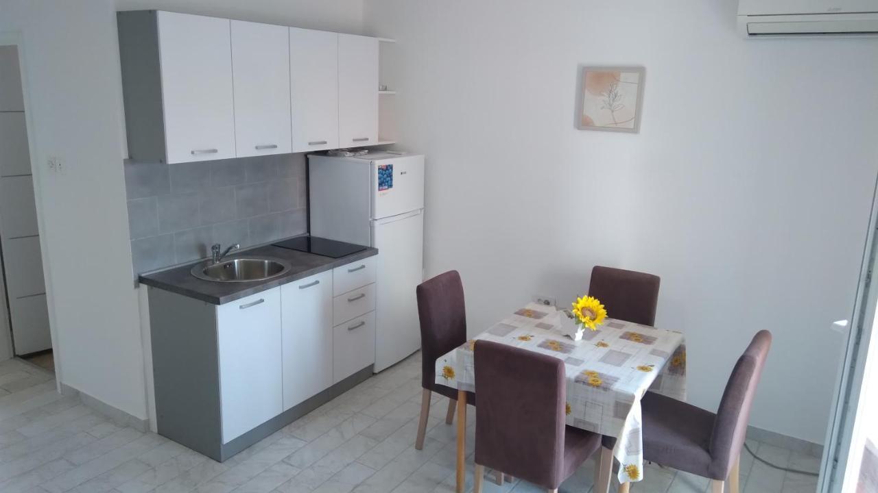 Apartmani "Lorenzo" Novalja Exterior photo